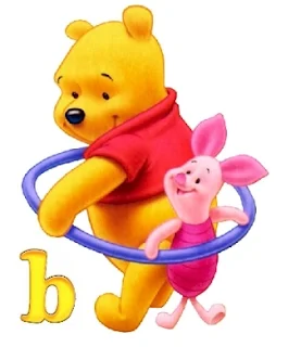 Abecedario de Winnie the Pooh y Piglet Jugando al Hula Hoop.
