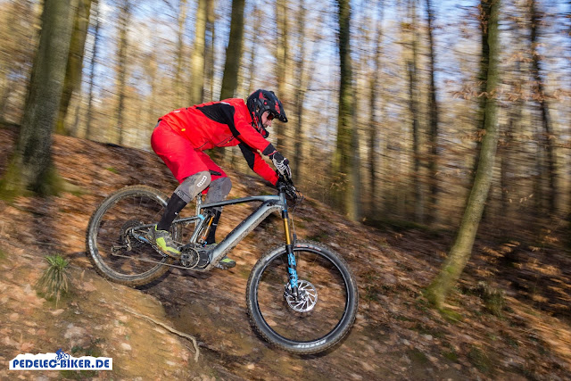 Bergab ist das Enduro Sam² Pro voll in seinem Element.