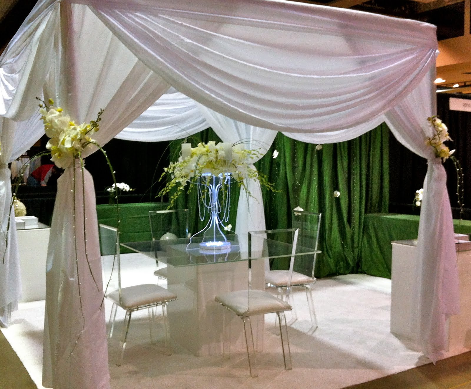 Tres Chic Weddings & Events Bridal Show Booth Design