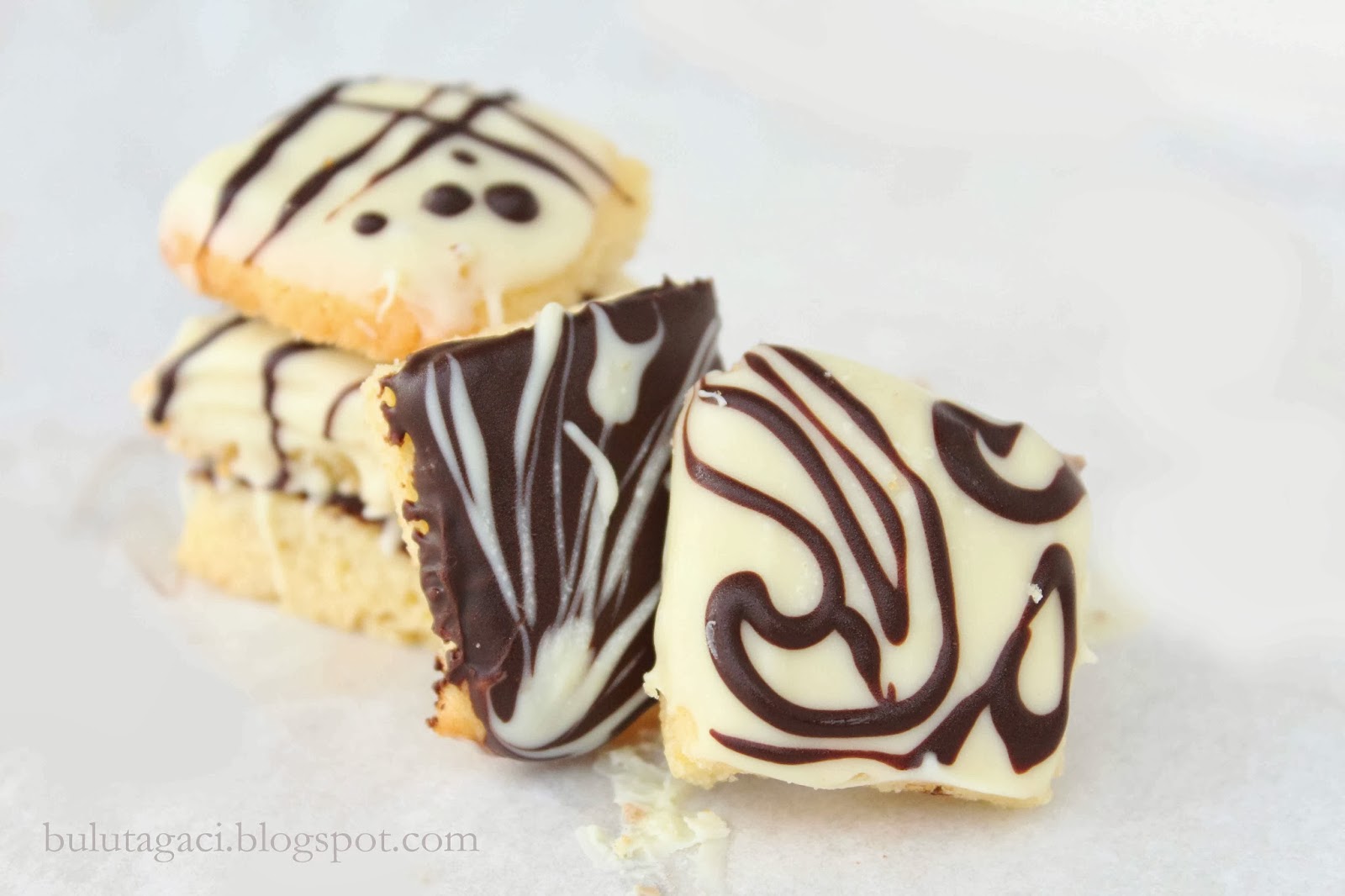 Nasıl Yapılır İki Renk Çikolatalı Kurabiyeler ve Karamelli Çikolata