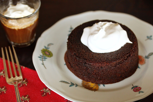 These gingerbread baby cakes are loaded with gingery spiciness. 