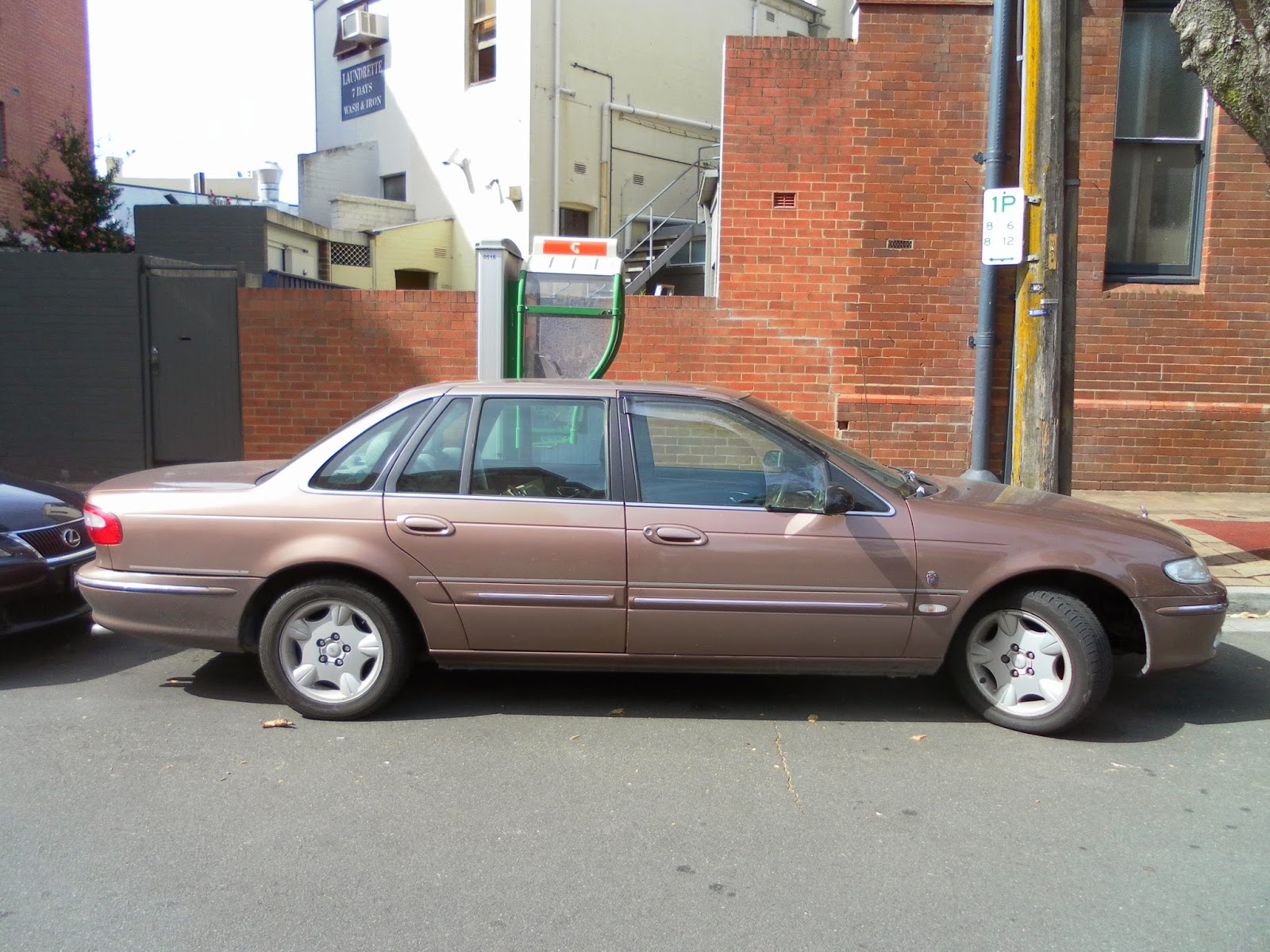Aussie Old Parked Cars: 1998 Ford NL Fairlane Ghia