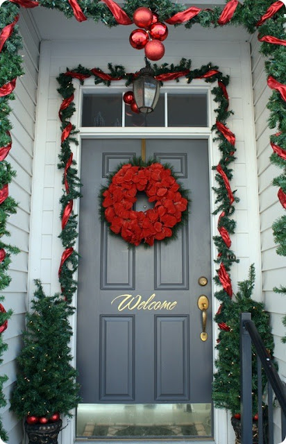 702 Hollywood: Decorating for the Holidays