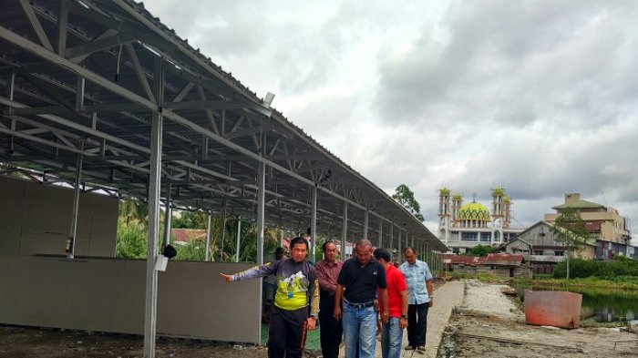 Bantu Pkl Yang Terkena Relokasi Wali Kota Sina Minta Bantu Pkl Yang Terkena Relokasi Wali Kota Sina Minta