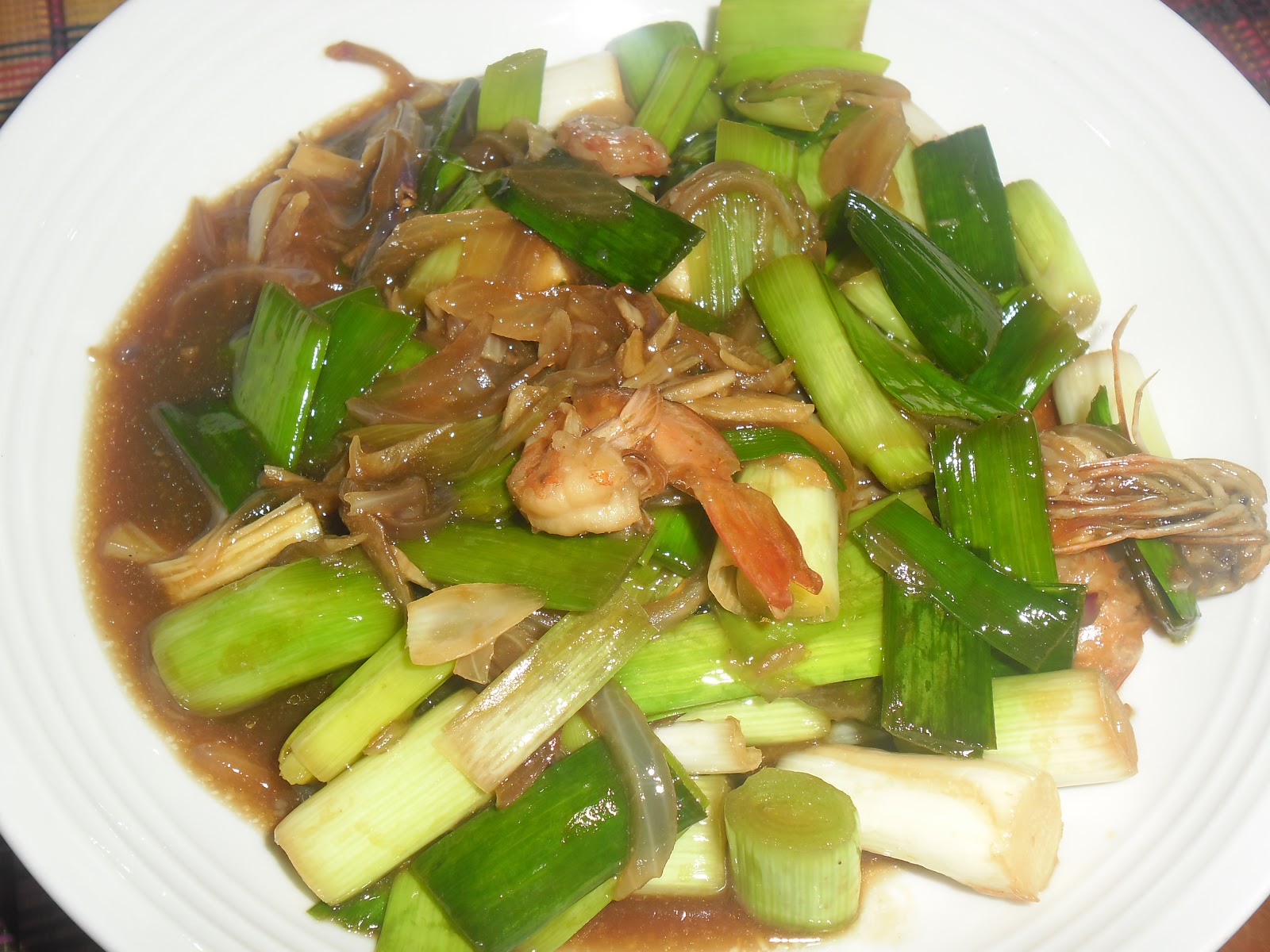 Zalekha Luvs Cooking Stir Fry Leek with Oyster Sauce..