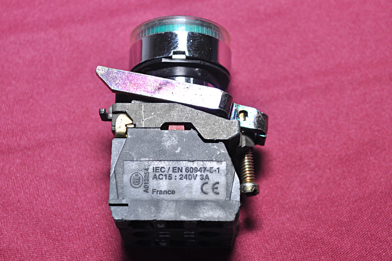 TELEMECANIQUE ZBE-101 ILLUMINATED PUSH BUTTON - Aeliya Marine