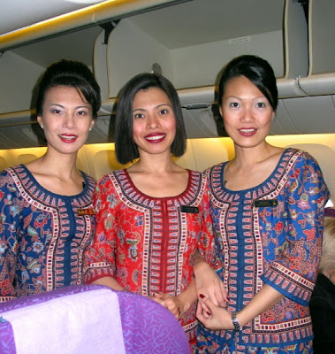 569px-singapore_airlines_flight_attendants.jpg