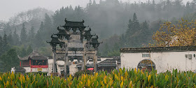 L'arche Ming à l'entrée du village de Xidi