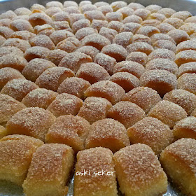 lokmalık irmik tatlısı tarifi nasıl yapılır nurselin mutfağı evi kolay nefis şerbetli tatlı  yemek tarifleri irmik kesmesi selomina dessert recipe