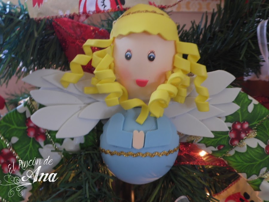 Corona navideña y Hot cakes de chocolate y vainilla