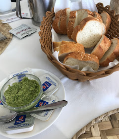 Falaise Rouge, Mauritius, bread and dip