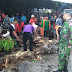 BABINSA PUNGGAWAN BANTU PENANGANAN POHON TUMBANG DI WILAYAH BINAANNYA