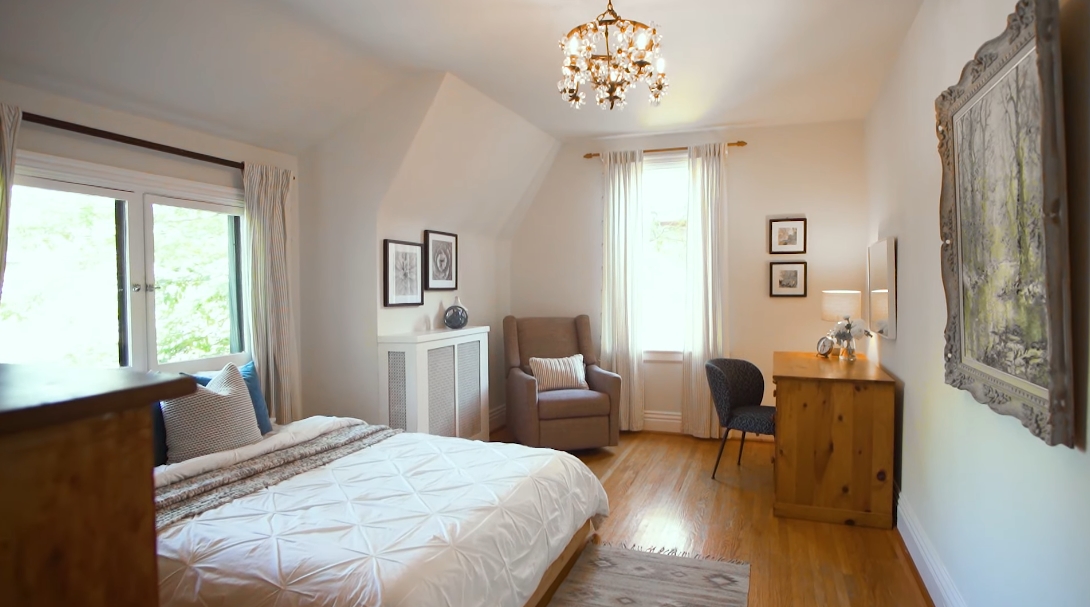 19 Photos vs. 9 Ridout St, Toronto Interior Design Home Tour
