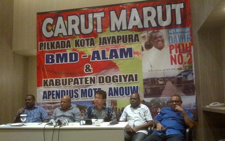 Dari kiri ke kanan Boy Markus Darwin, Ramses Wolly SH, Ketua DPP PKP Indonesia Provinsi Papua, Albert Bolang SH MH, Advokat dan Kuasa Hukum BMD – Alam, Apendius I Mote ST, Calon Bupati Kabupaten Dogiyai, Ketua Partai Demokrat Prov Papua.