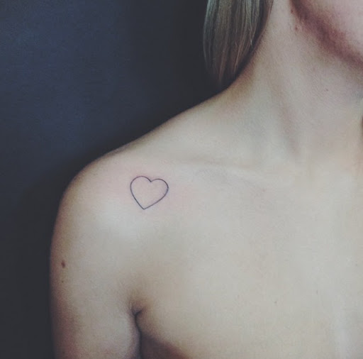 bandoulière élégant tatouages pour les femmes avec style - idées et