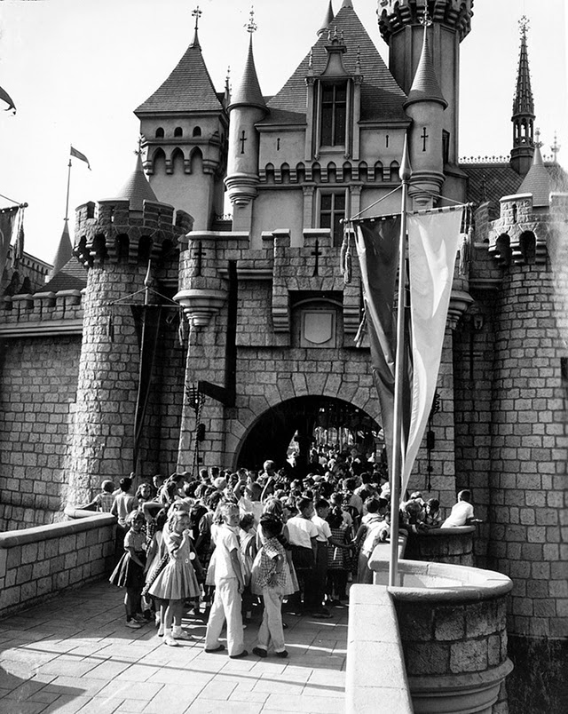 Pictures of Disneyland in the Opening Day on July 17, 1955 Vintage Everyday
