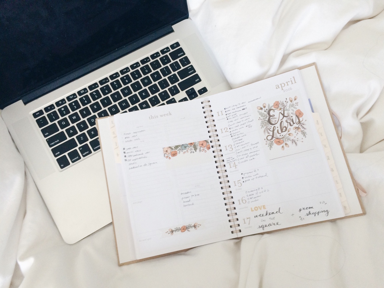 Super charge your study sessions with some inspiring study blogs from tumblr. Check out printables, images and collections (and tips) to get the most out of every study session in style.