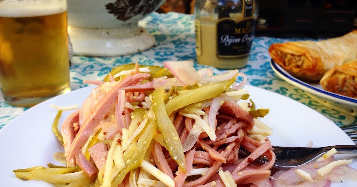 Menjar a Cala Blanca: BAYERISCHER WURSTSALAT MIT KÄSE