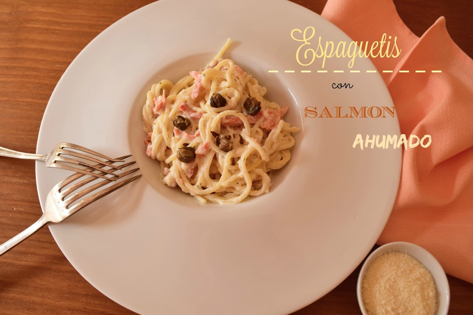 Espaguetis con salmón ahumado y flores de alcaparras - Cocinando en Mislares