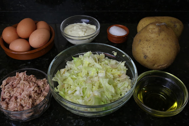 Ingredientes para tortilla de patatas rellena de atún