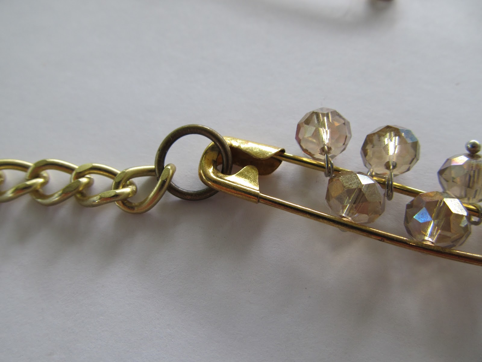 WobiSobi Safety Pin Necklace, DIY