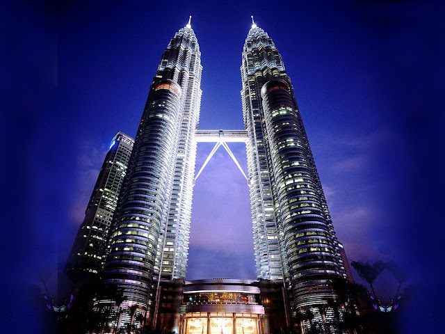 Fascinating Petronas Twin Tower at Night in Malaysia
