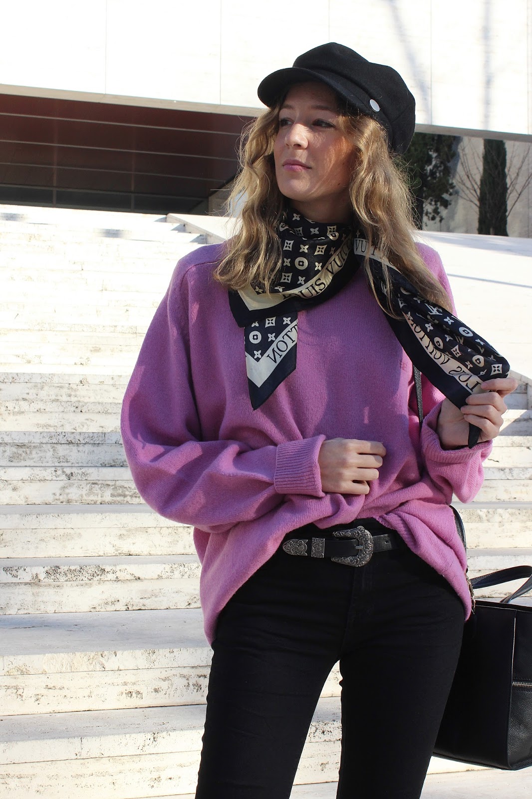 pearl-jeans-lilac-sweater-louis-vuitton-scarf-acosta-carmen-bolso-navy-cap-street-style