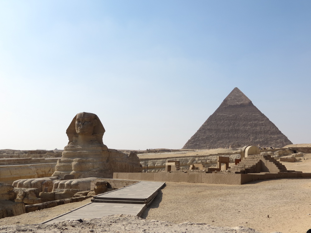 What not to do when travelling: First the Taj Mahal, Now the Pyramids ...