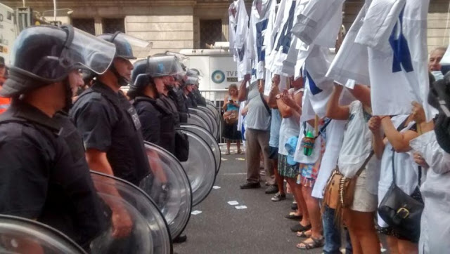Multitudinaria Marcha Federal Docente: al FMI se lo frena en la calle