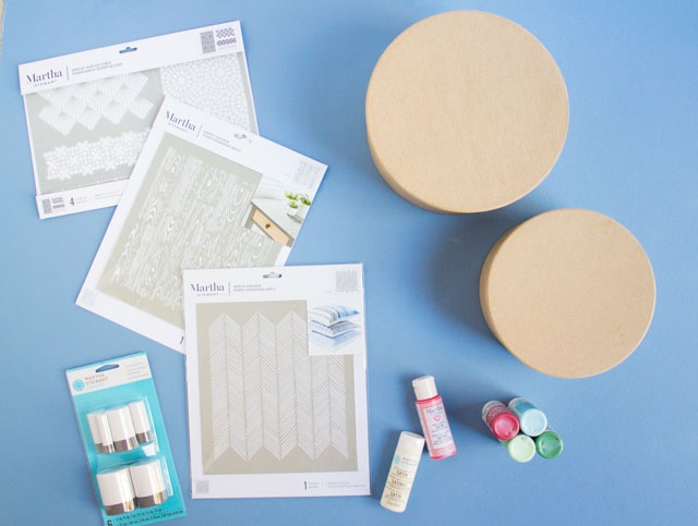 How to make stenciled Christmas gift boxes with Martha Stewart stencils #stencil #christmascraft #diychristmasgift #christmaswrapping #handmadegift How to make stenciled Christmas gift boxes with Martha Stewart stencils #stencil #christmascraft #diychristmasgift #christmaswrapping #handmadegift