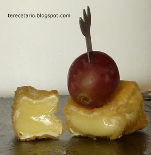  PINTXO DE QUESO BRIE Y UVAS 