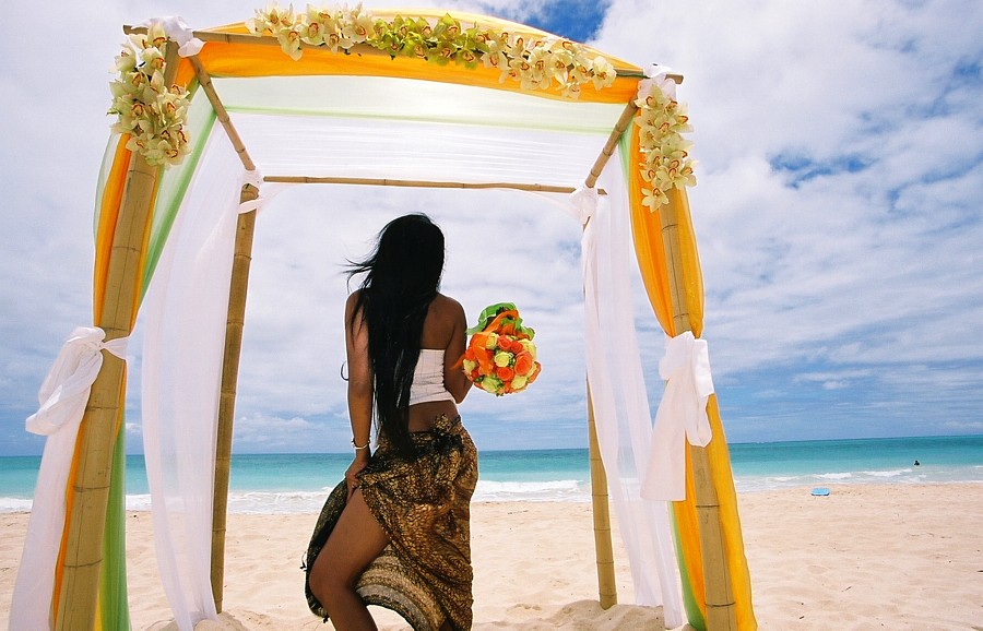 Beach Wedding Decorations For a Romantic Wedding hawaii wedding