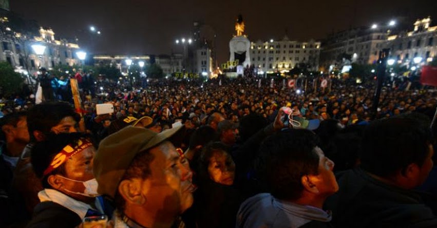 Falsa sentencia del Tribunal Constitucional que impediría despido circula y desinforma a maestros Falsa sentencia del Tribunal Constitucional que impediría despido circula y desinforma a maestros