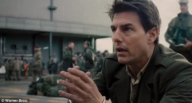 Tom Cruise (William Cage)