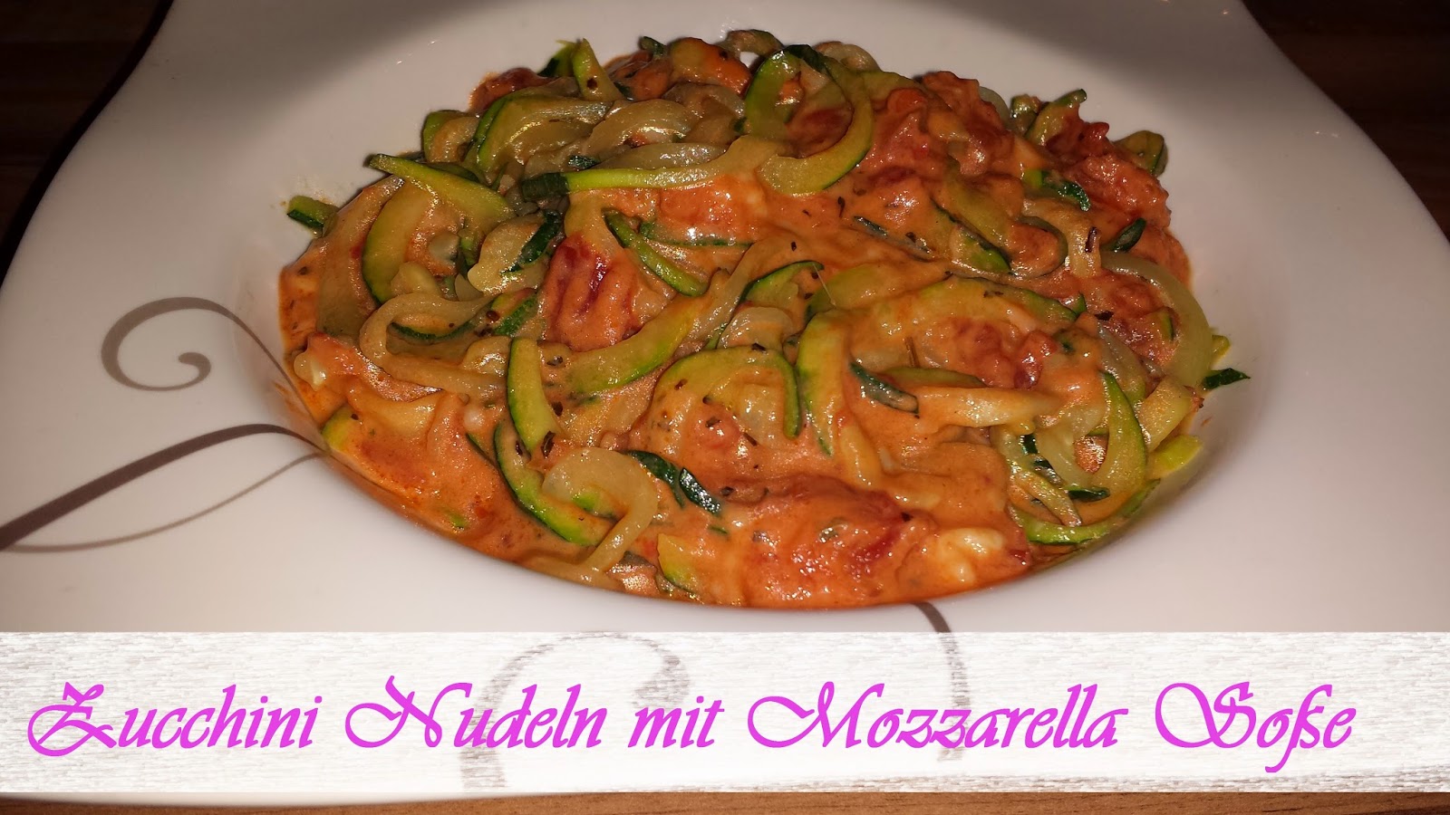 Jeannette's Low Carb Rezepte: Zucchini Nudeln mit Mozzarella Soße Jeannette's Low Carb Rezepte: Zucchini Nudeln mit Mozzarella Soße