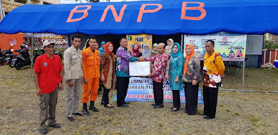 Alumni FE UNILA 89 Serahkan Bantuan ke Posko BPBD Pemprov