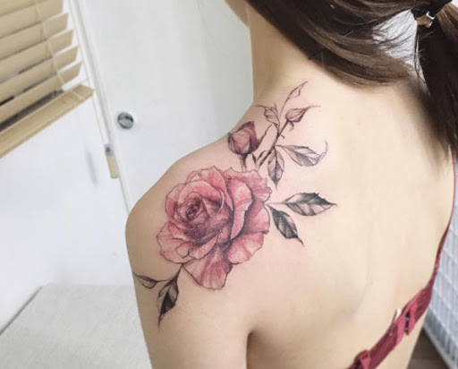 Este elegante ombro para trás peça