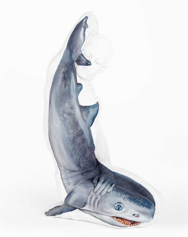 16-UK-Shark-Week-Emma-Fay-Body-Painting-with-Human-Canvasses-www-designstack-co