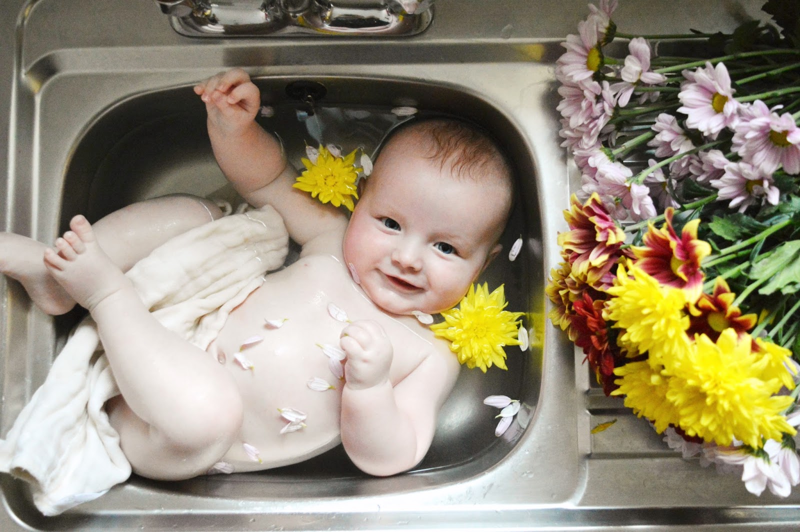 How I Use Flowers For Child Photography ♥ Fawns & Fables