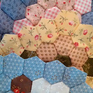 hexagons for Minnie quilt: QuiltBee