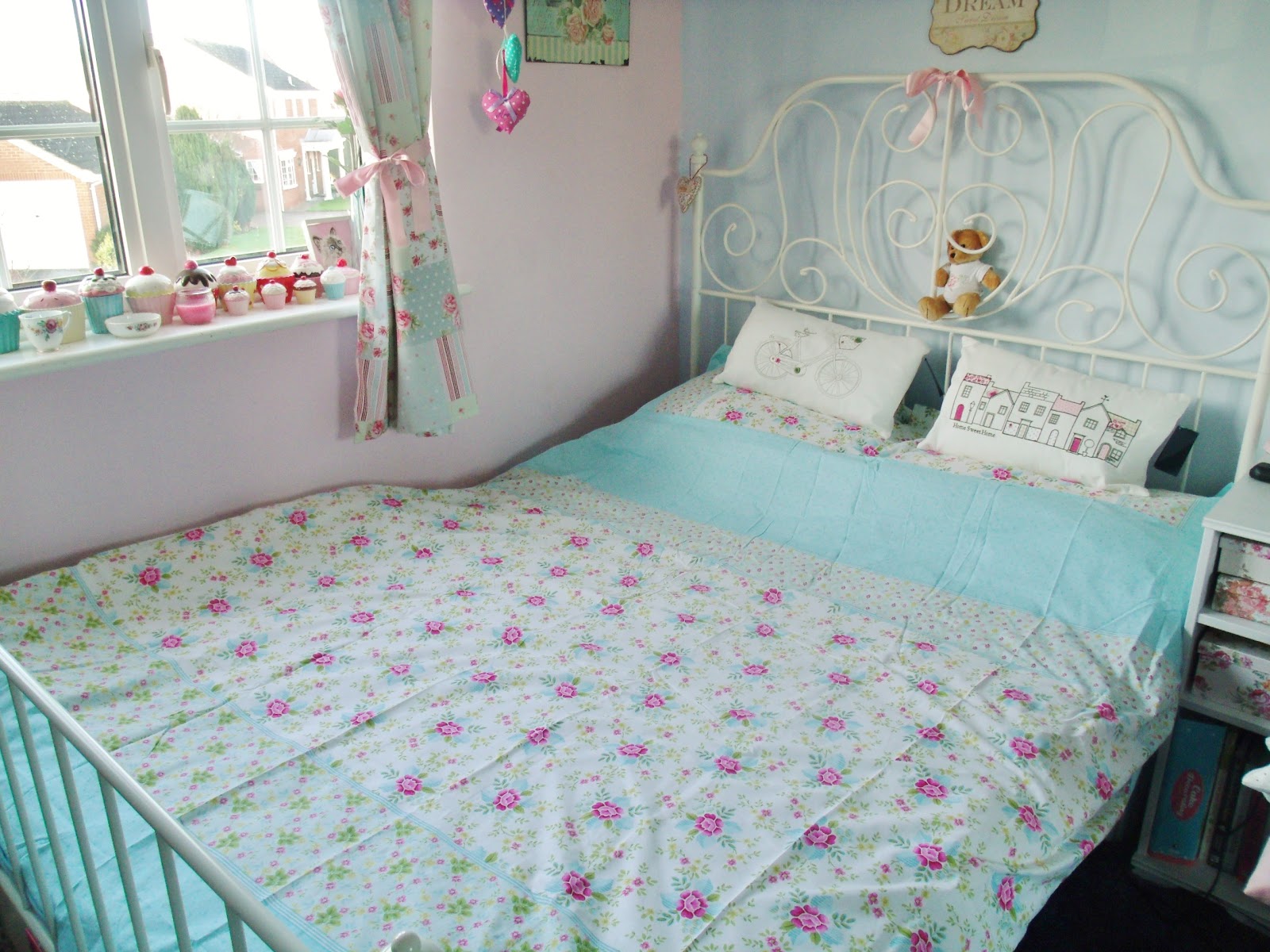 V A Floral Duvet Set Kirstie Allsopp Cushions From Palmers