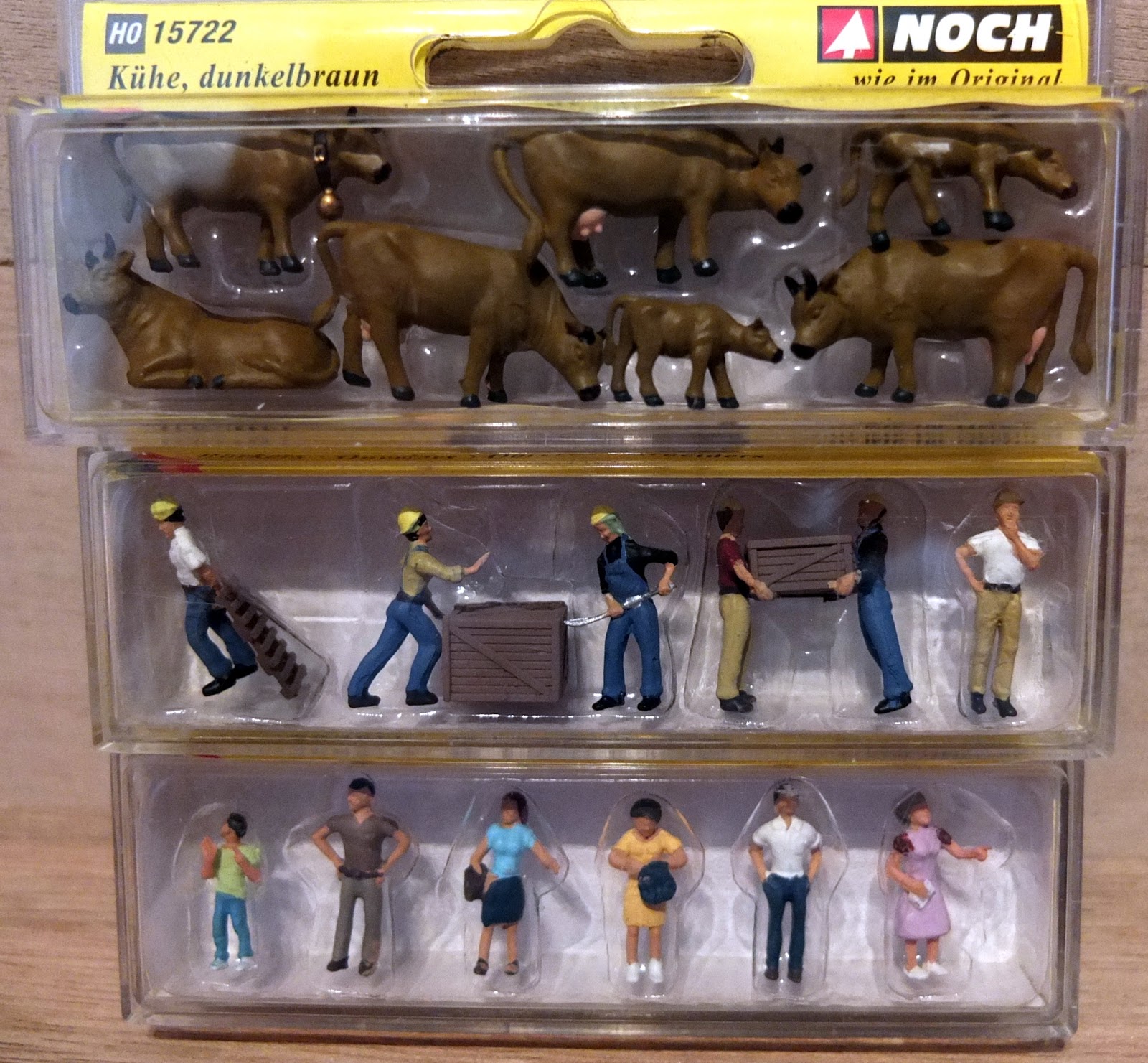 Martin's Model Railway Christmas pressies and Corner Baseboard in place