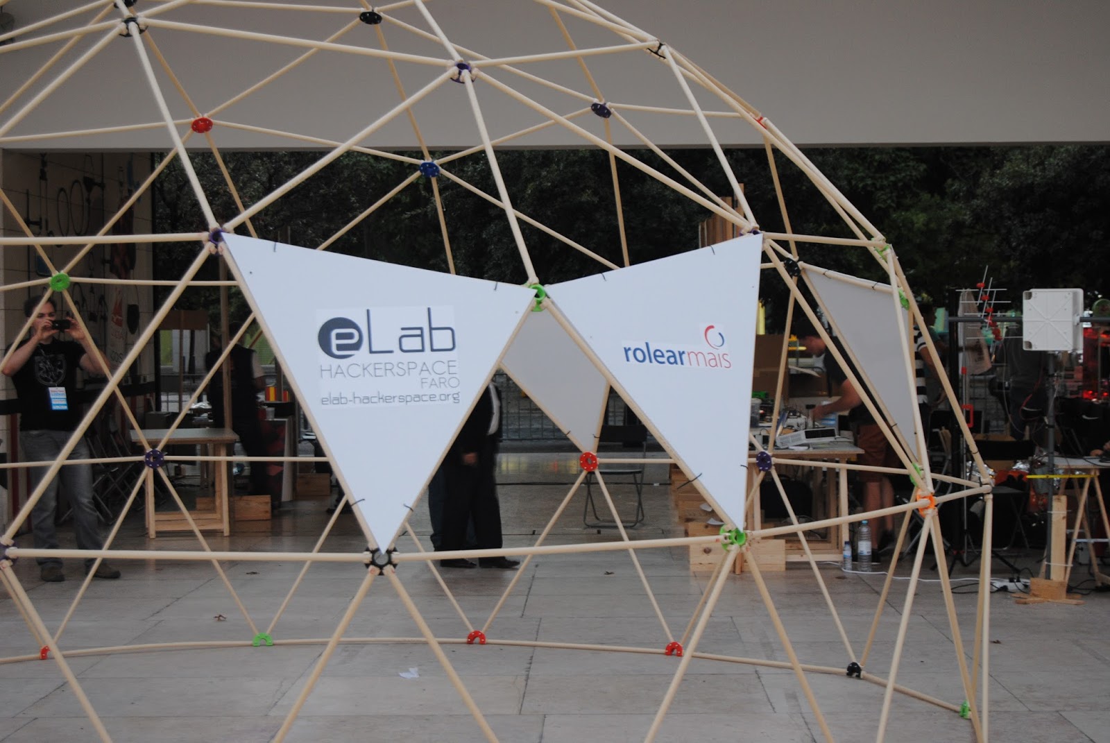 http://www.elab-hackerspace.org/2015/09/08/geodesic-dome/