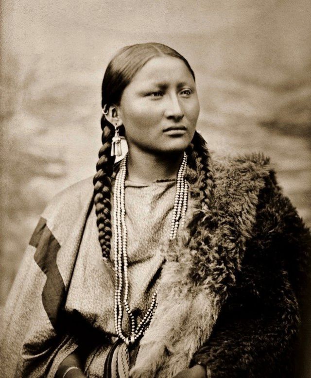 26 Beautiful Portraits Of Native American Teen Girl