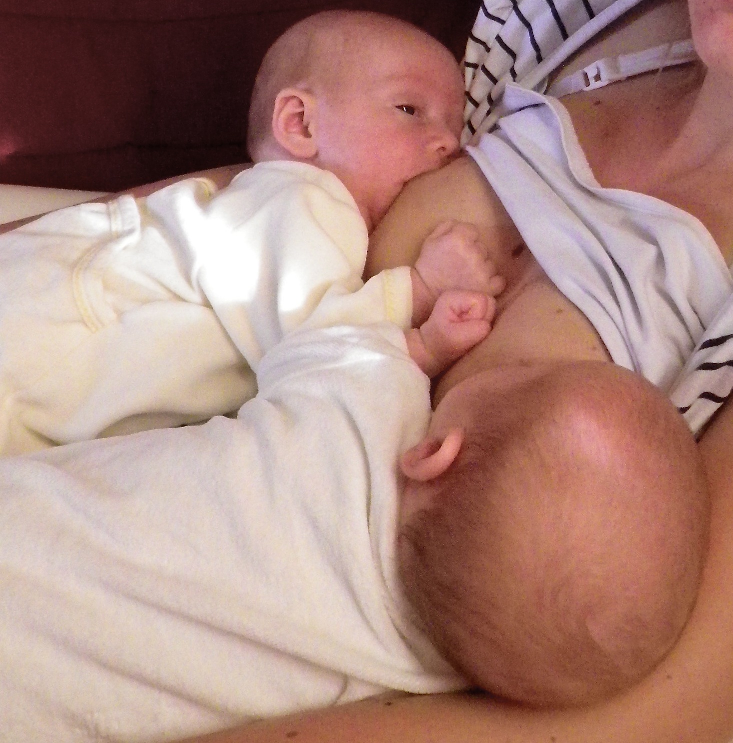 lactancia materna gemelos mellizos criando múltiples