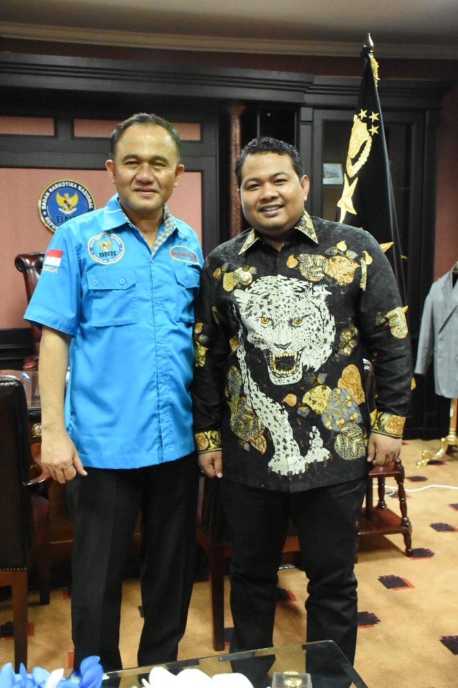 Walikota Tanjungbalai HM Syahrial, SH,MH bersama Kepala BNN RI Komjen Pol Drs Heru Winarko,SH di Kantor BNN RI di Jakarta, Kamis (26/7). Walikota Tanjungbalai HM Syahrial, SH,MH bersama Kepala BNN RI Komjen Pol Drs Heru Winarko,SH di Kantor BNN RI di Jakarta, Kamis (26/7).