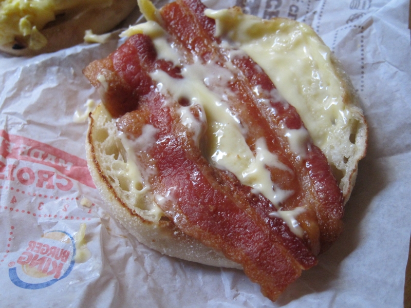 Review Burger King Bacon Gouda Breakfast Sandwich