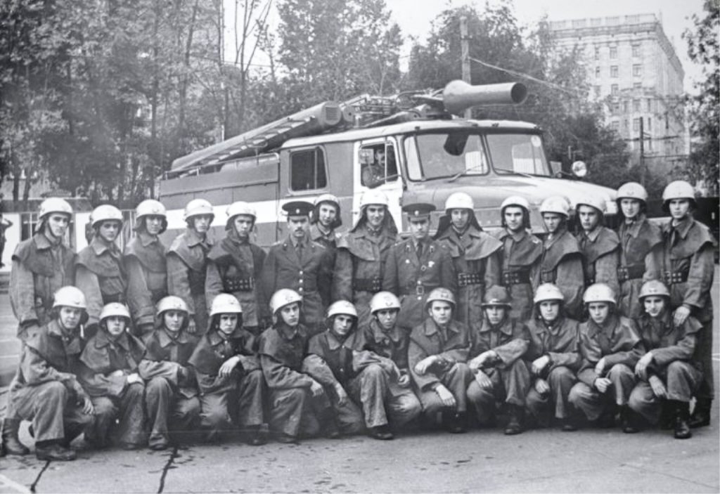 припять чаэс 1986 пожарные. чернобыльская аэс 1986 ликвидаторы 26. подвиг пожарных чернобыля. памятник спасателям чернобыльской атомной электростанции. чернобыль пожарные ликвидаторы 1986.