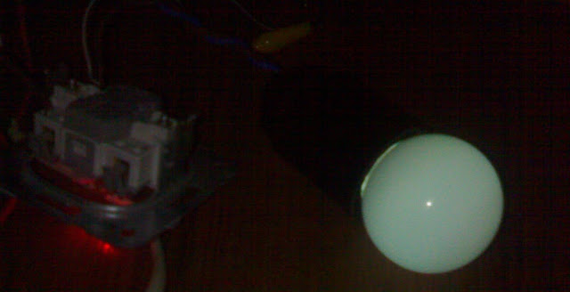 Почему моргает свет в квартире. Лампа настольная ТД-619-СД диодная мигнет и не загорается причина. Почему мерцает led лампа 12 в. Почему моргает лампочка.