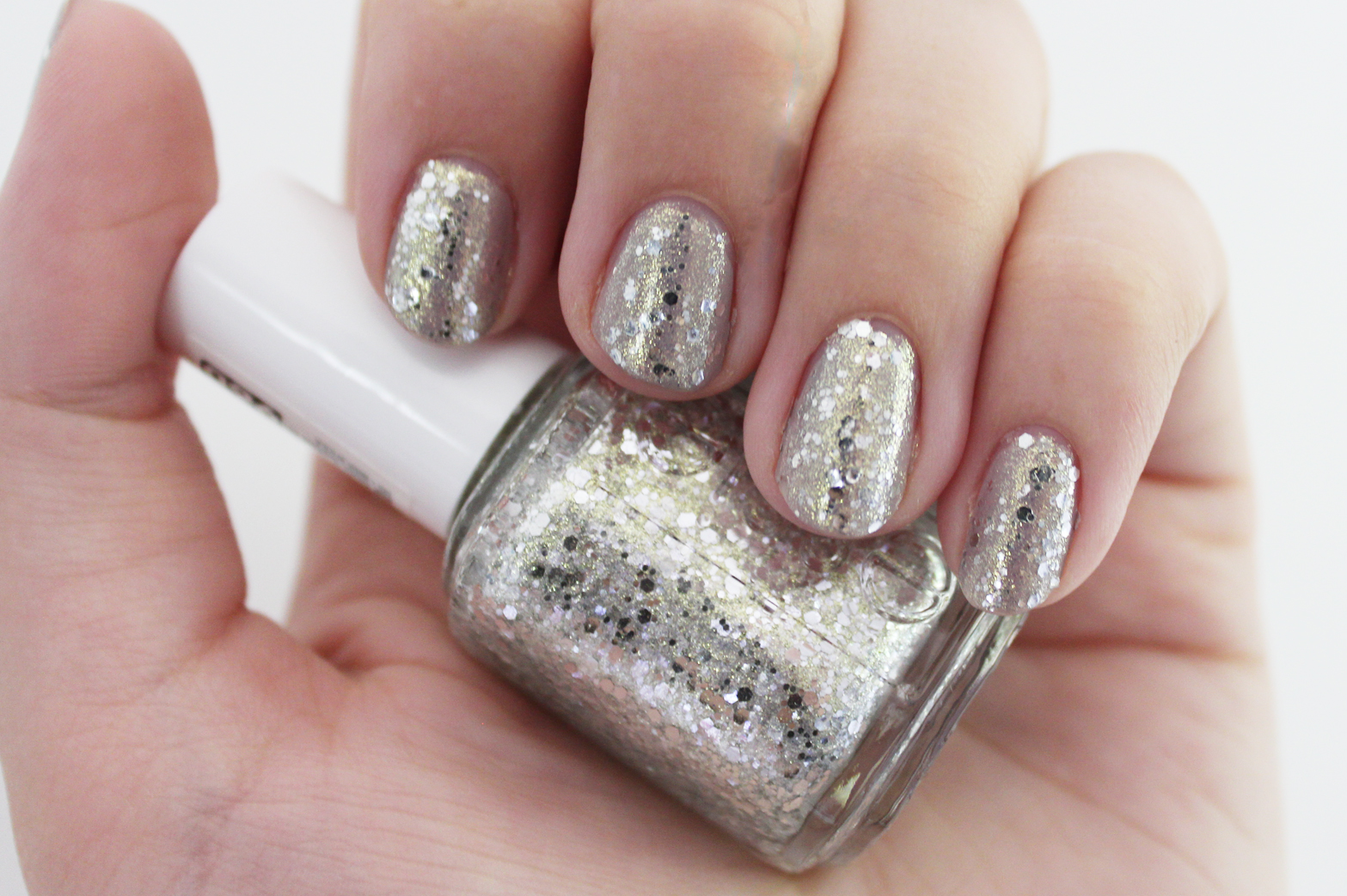 NOTD | Essie Take It Outside + Hors d'Oeuvres - CassandraMyee